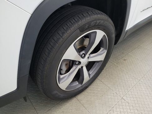 Used 2019 Jeep Cherokee Limited AWD/4WD image 31