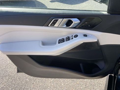 Used 2022 BMW X5 xDrive40i w/ M Sport Package image 17