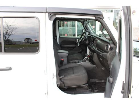 Certified 2021 Jeep Gladiator Willys image 16