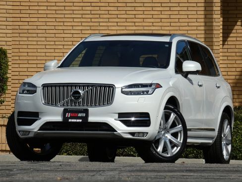Used 2017 Volvo XC90 T6 Inscription w/ Vision Package image 2