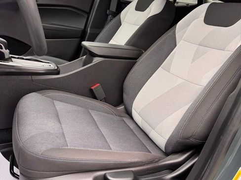 Used 2025 Chevrolet Trax LS w/ LS Convenience Package FWD image 9