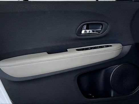 Used 2022 Honda HR-V LX image 17