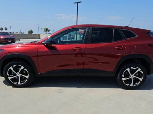 Used 2024 Chevrolet Trax RS w/ Driver Confidence Package FWD image 5