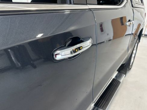 Used 2021 GMC Sierra 1500 SLT w/ X31 Off-Road Package AWD/4WD image 11