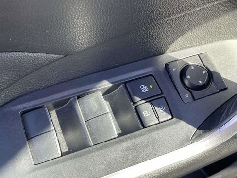 Used 2021 Toyota RAV4 XLE Premium image 27