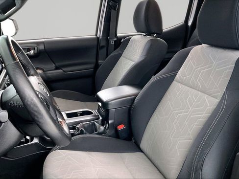 Used 2023 Toyota Tacoma TRD Off-Road image 19