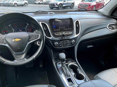 Used 2023 Chevrolet Equinox Premier image 16