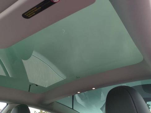 Used 2023 Tesla Model 3 Standard Range image 19