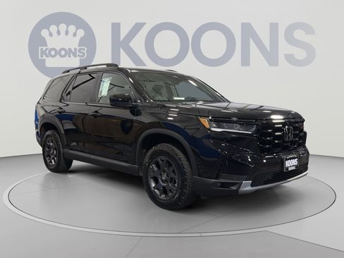 Used 2025 Honda Pilot TrailSport image 10