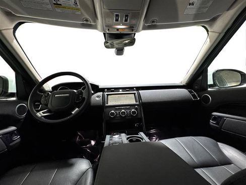 Used 2019 Land Rover Discovery SE image 13