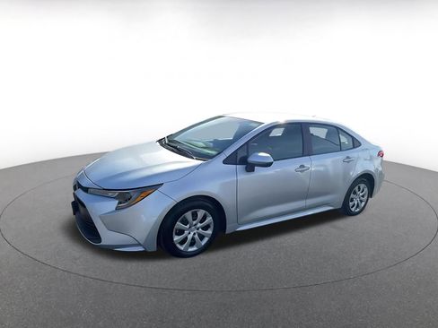 Used 2025 Toyota Corolla LE image 8