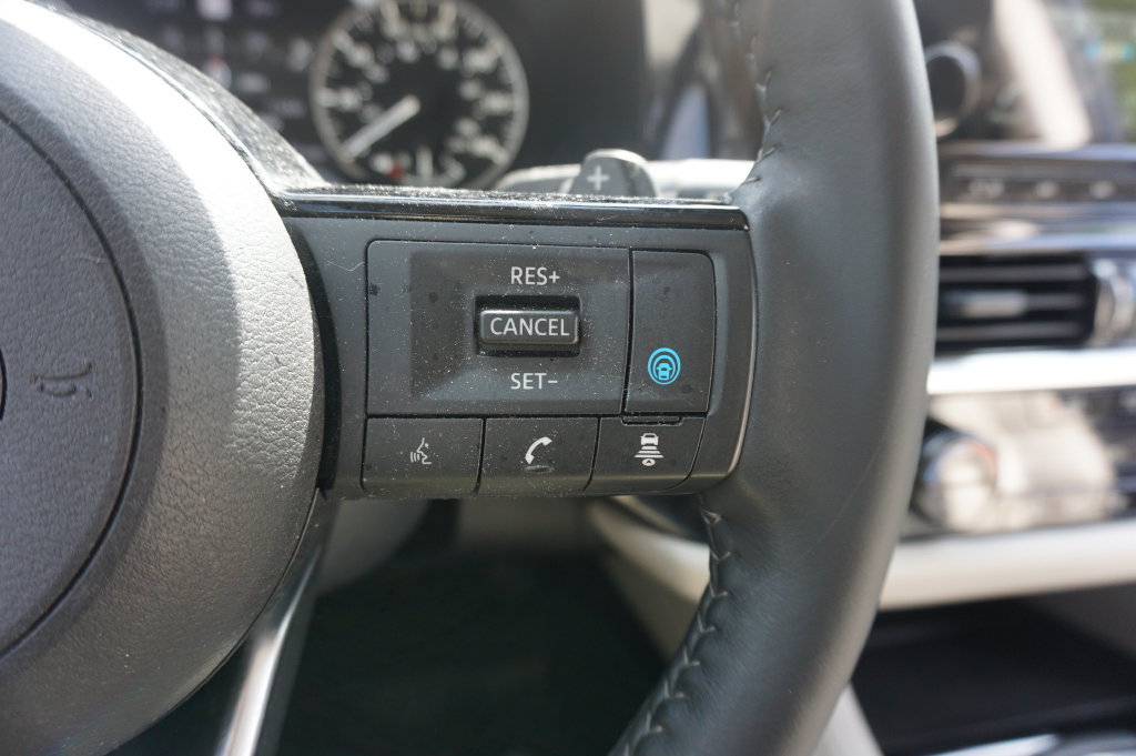 Used 2024 Nissan Pathfinder SL w/ SL Premium Package FWD image 9