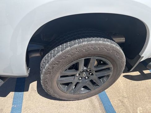 Used 2025 Chevrolet Silverado 1500 Custom Trail Boss w/ Turbomax Blackout Package image 16