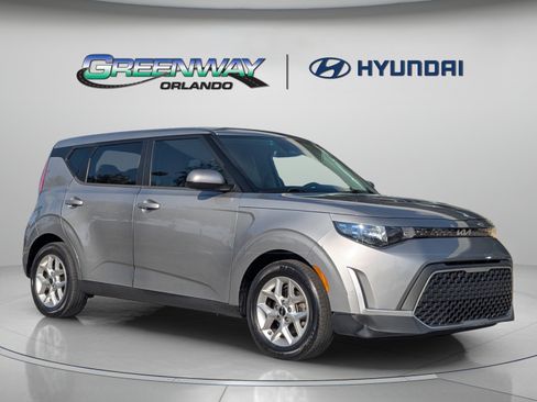 Used 2023 Kia Soul LX w/ Option Group 015 FWD image 2