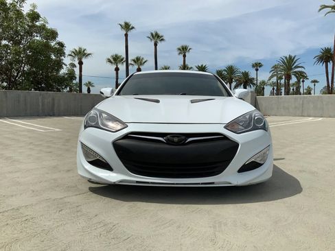 Used 2016 Hyundai Genesis Coupe 3.8 RWD image 2