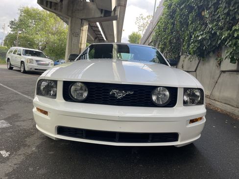 Used 2005 Ford Mustang GT Premium image 8