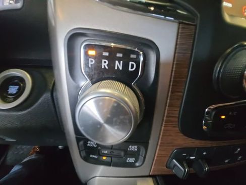 Used 2018 RAM 1500 Laramie w/ Convenience Group AWD/4WD image 18