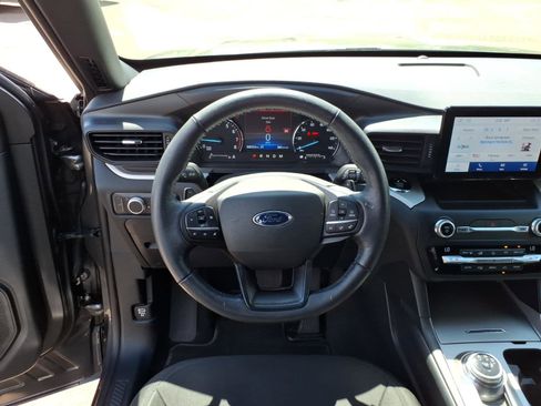 Used 2020 Ford Explorer XLT w/ Comfort Package AWD/4WD image 14