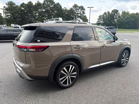 Used 2024 Nissan Pathfinder Platinum w/ Cargo Package AWD/4WD image 10