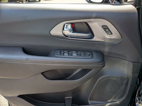 New 2026 Chrysler Pacifica Select FWD image 33