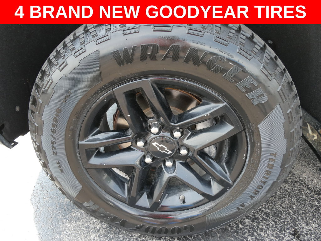 Used 2020 Chevrolet Silverado 1500 LT Trail Boss w/ Midnight Edition AWD/4WD image 4