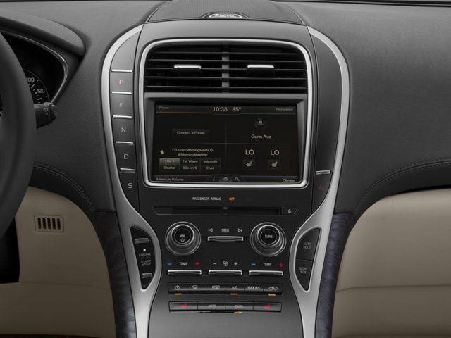 Used 2016 Lincoln MKX Reserve w/ Cargo Accessories Package FWD image 9