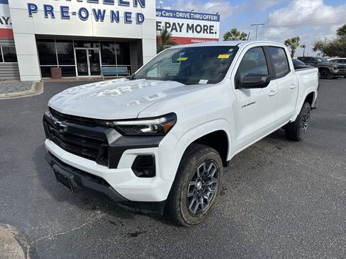 Used 2024 Chevrolet Colorado LT w/ LT Convenience Package III image 2