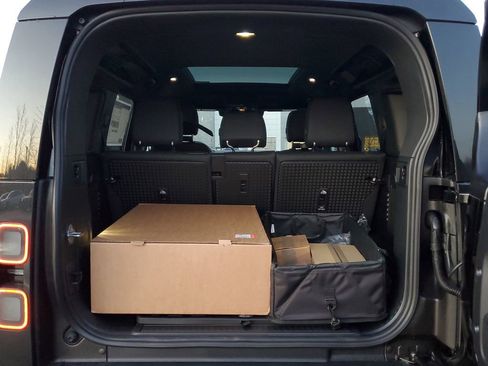 Used 2026 Land Rover Defender 110 X-Dynamic SE image 7