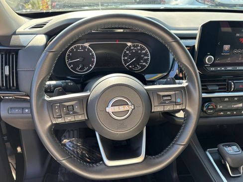 Used 2025 Nissan Pathfinder SV AWD/4WD image 30