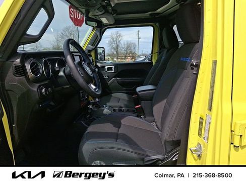 Used 2023 Jeep Wrangler Unlimited Rubicon 4xe image 15