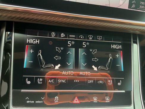 Used 2022 Audi RS Q8 image 20