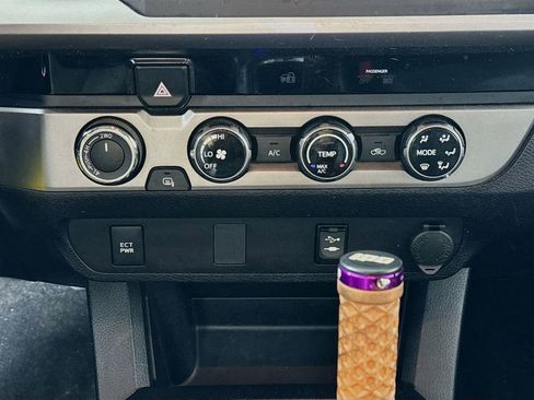 Used 2017 Toyota Tacoma SR5 w/ Tow Package image 15