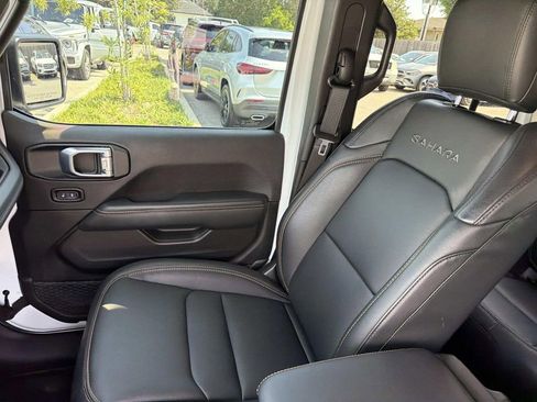 Used 2024 Jeep Wrangler Unlimited Sahara w/ Technology Group AWD/4WD image 15