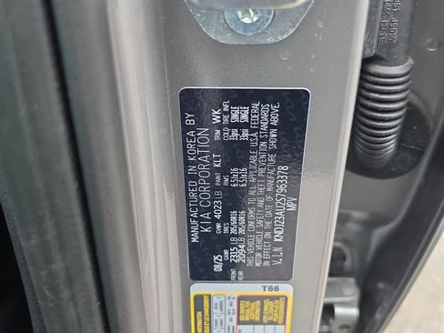 Certified 2025 Kia Soul LX w/ LX Technology Package FWD image 29