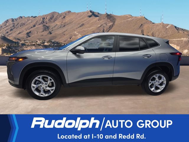 Used 2024 Chevrolet Trax LS w/ LS Convenience Package FWD image 2