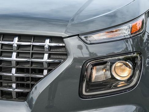 Certified 2025 Hyundai Venue SEL FWD image 13