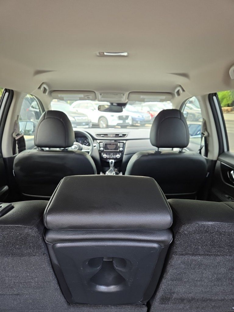 Used 2018 Nissan Rogue SL FWD image 19