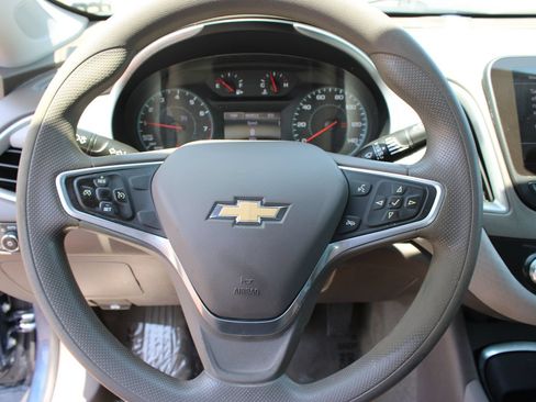 Used 2022 Chevrolet Malibu LT FWD image 12