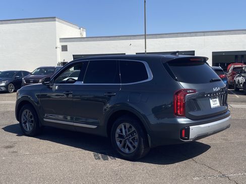 Certified 2024 Kia Telluride LX FWD image 4