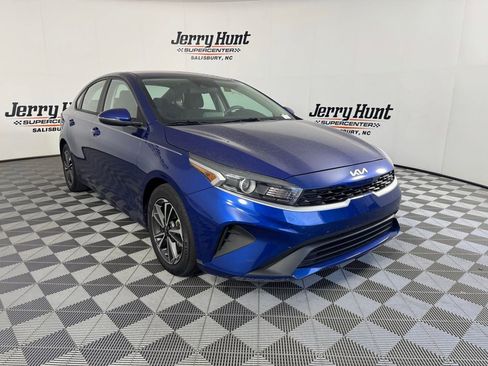 Used 2022 Kia Forte LXS w/ LXS Technology Package FWD image 6