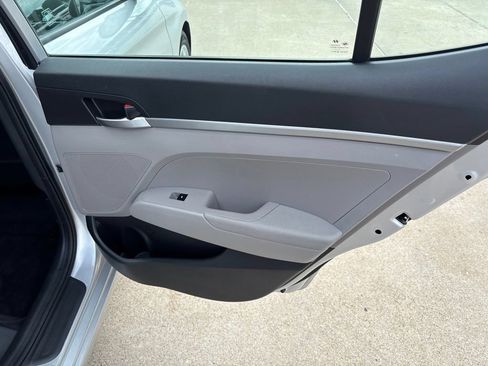 Used 2020 Hyundai Elantra SE FWD image 40