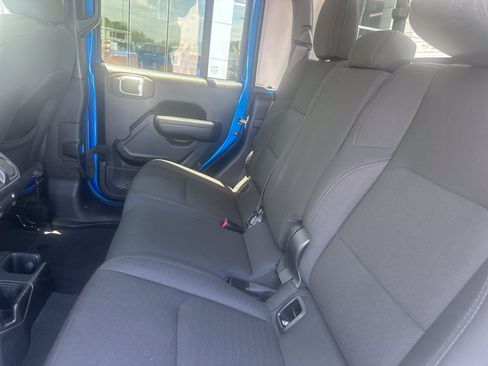 Used 2022 Jeep Gladiator Sport AWD/4WD image 19