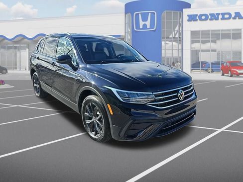 Used 2024 Volkswagen Tiguan SE image 1