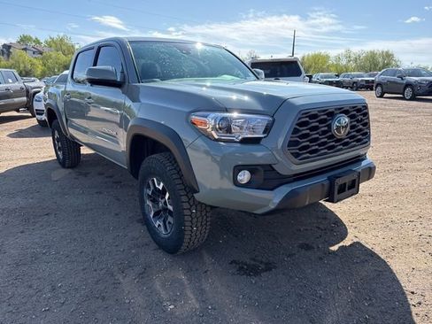 Used 2022 Toyota Tacoma TRD Off-Road AWD/4WD image 7