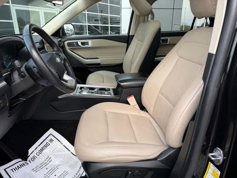 Used 2020 Ford Explorer XLT w/ Equipment Group 202A AWD/4WD image 17
