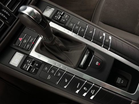 Used 2021 Porsche Macan image 21