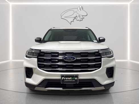 Used 2025 Ford Explorer Active AWD/4WD image 9