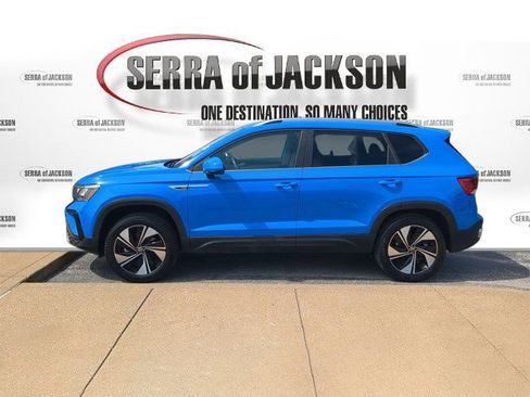 Used 2024 Volkswagen Taos SE AWD/4WD image 6