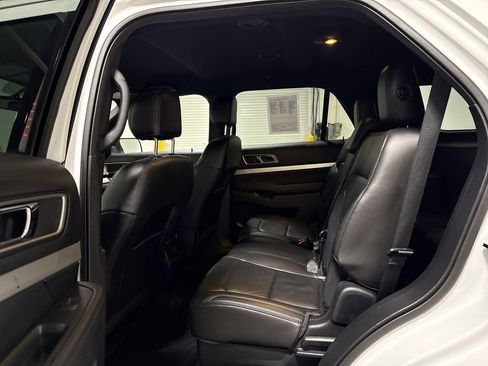 Used 2017 Ford Explorer XLT w/ Equipment Group 202A AWD/4WD image 23