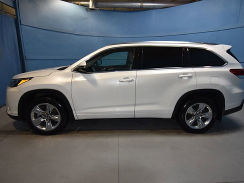 Used 2017 Toyota Highlander Limited image 30